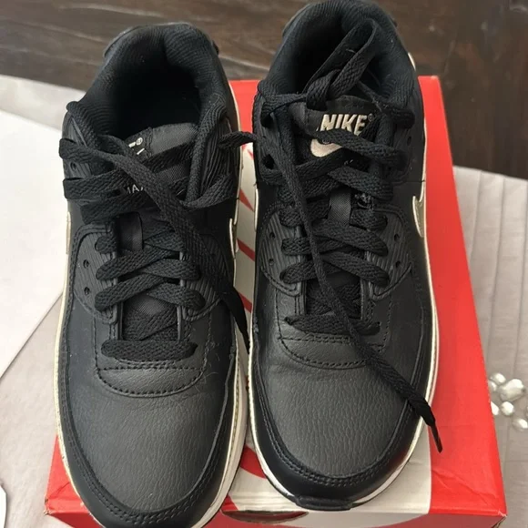 Nike Air Max 90 LTR Black and Gold Sneakers - Picture 3 of 6